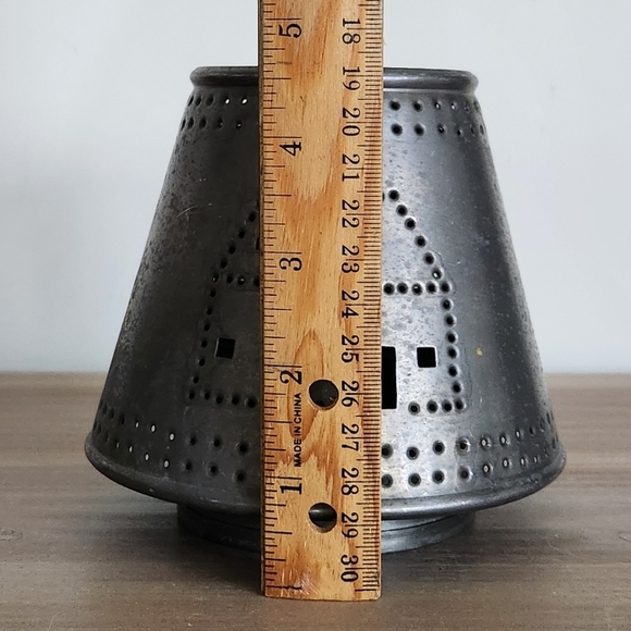 🕯️ Yankee Candle Rustic Metal Topper – Heart & Home Design, Preowned - Picture 9 of 15